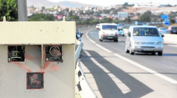 Las radares de la DGT multarán por ir sin cinturón o hablar por el teléfono móvil