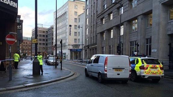 Detenido el hombre que amenazó con hacer estallar una bomba en Liverpool