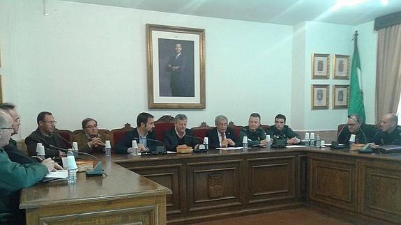 Acuerdan reforzar la presencia policial ante los últimos robos en Vélez-Rubio