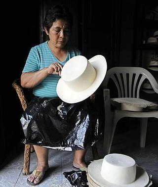 Equal Earth Auténtico sombrero Panamá de calidad con tubo de viaje color blanco 