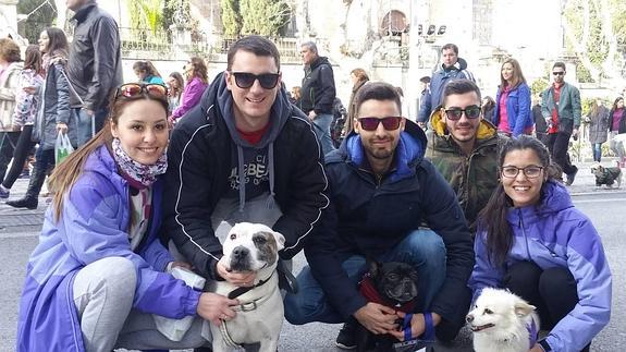 La I Marcha Perrestre reivindica la adopción de las mascotas