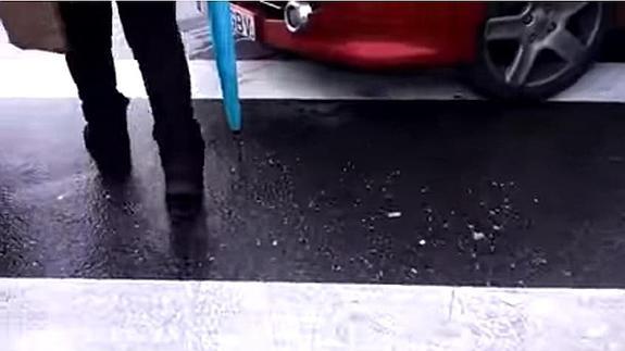 "Me juego la vida en mi silla de ruedas"