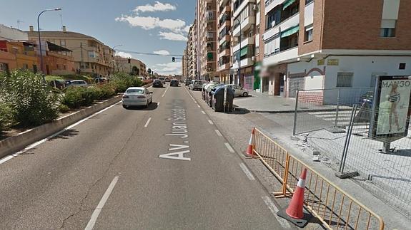 Empuja a su hermana del coche y la deja tirada en la calzada