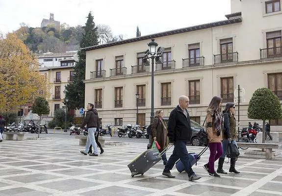 Granada bate su récord histórico en turismo con más de 2,6 millones de visitantes en 2015