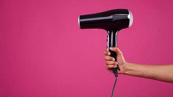 10 usos del secador de pelo que te van a hipnotizar | Ideal