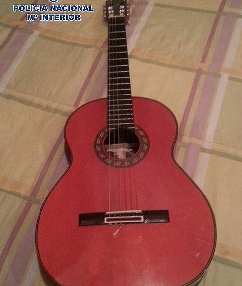 Robó siete guitarras en un establecimiento de Jaén