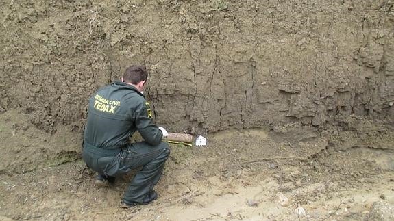 Desactivan un proyectil de la Guerra Civil encontrado en Lopera