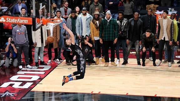 El brutal mate con el que LaVine ganó el concurso de la NBA
