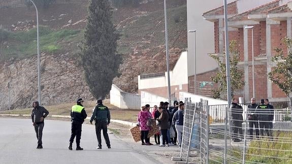 Desalojan a las familias que ocupaban 36 VPO de Loja desde el sábado