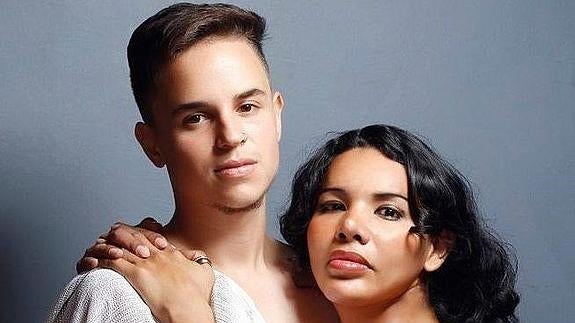 Un hombre se queda embarazado de su novia, ambos transexuales