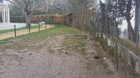 ¿Un parque para que disfruten los perros o para las pulgas?