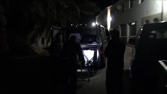 Mata de dos disparos a una joven en la puerta de su casa en Oria