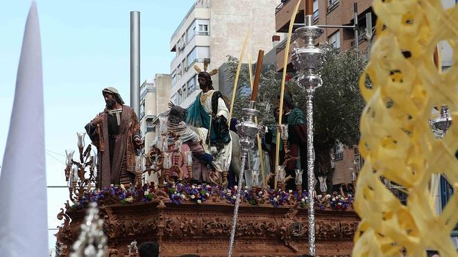 'La Borriquilla' se lució rodeada de luz