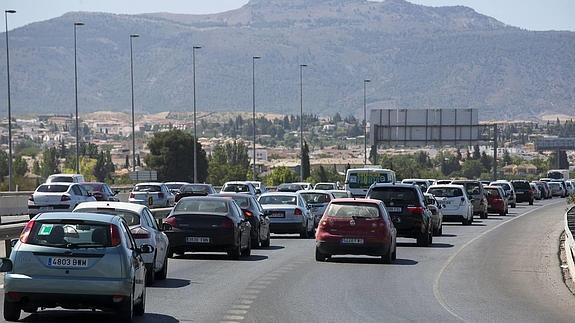 El abuso del coche colapsa el Cinturón, con 1,2 millones de desplazamientos diarios