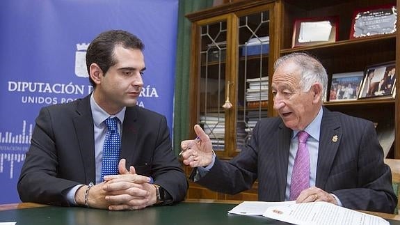 Diputación y Ayuntamiento firman el convenio para la prestación del servicio de bomberos