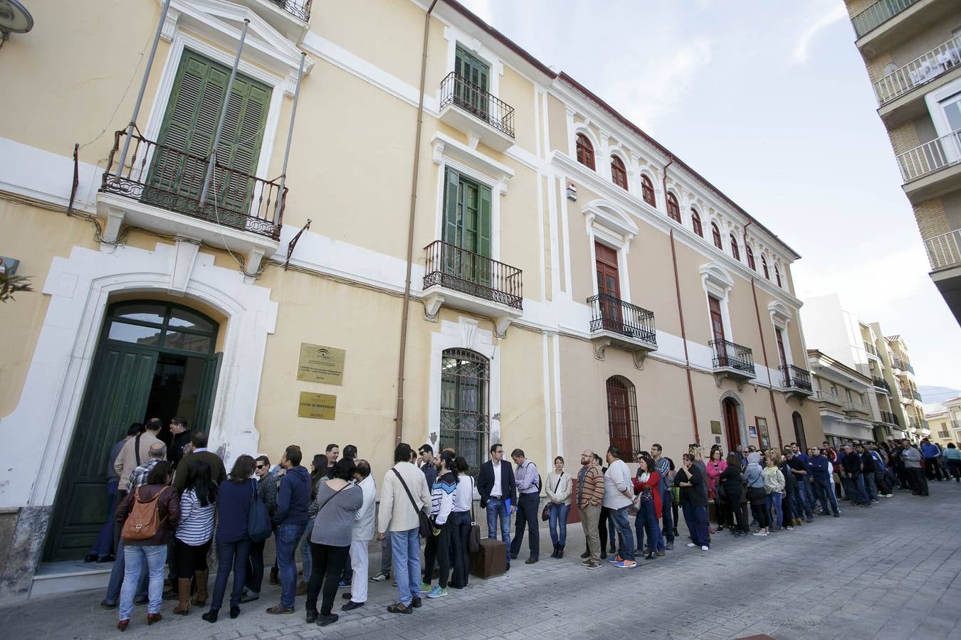 6.640 desempleados pugnan por 209 contratos públicos en Motril