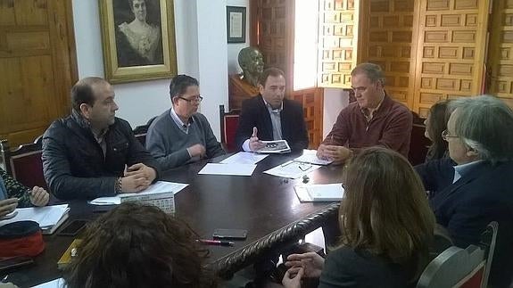 Junta y ayuntamientos insisten en pedir a Endesa una subestación en la zona del Alto Guadalquivir