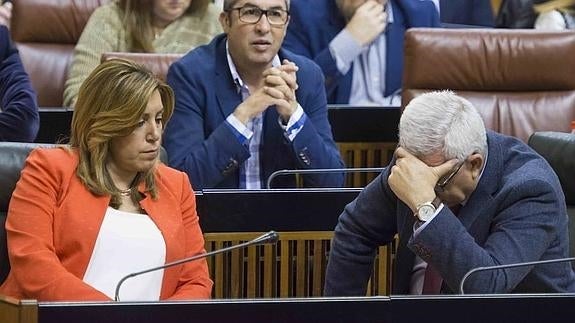 C's deja solo al PSOE y el Parlamento tumba por segunda vez un decreto de Susana Díaz