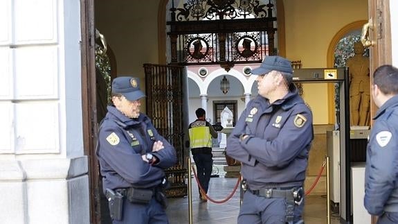 El alcalde de Granada, en comisaría