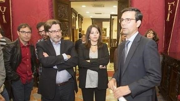 "Si en 24 horas no dimite el alcalde, iniciaré contactos con los grupos políticos"