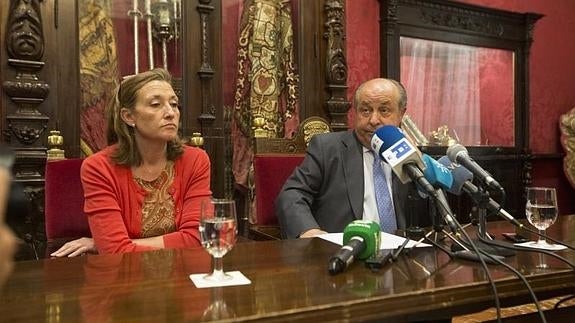 Isabel Nieto : "Somos víctimas de una trama, yo, el alcalde y los funcionarios"