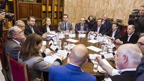 Un Talgo más cómodo, único compromiso con fecha de Pastor con la Mesa