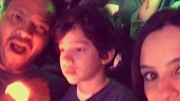 La emoción de un niño autista al oír su canción en directo que te hará sonreír