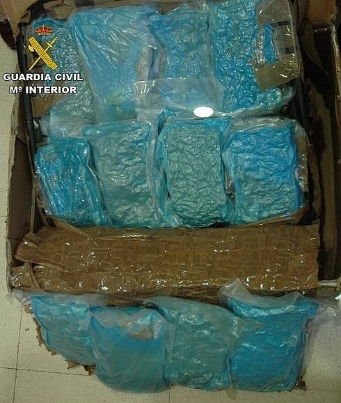 Detenido por enviar un paquete postal a Alemania con cinco kilos de marihuana