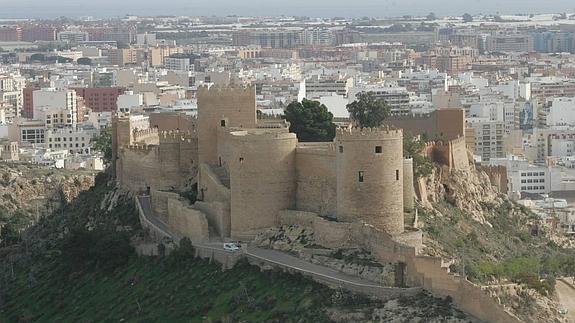 El Defensor abre queja de oficio por la mención de Cultura de cobrar la entrada de la Alcazaba