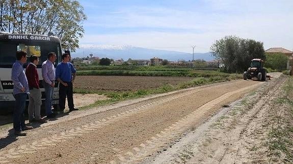 La mejora de los caminos rurales facilitará el tránsito por la vega a agricultores y vecinos