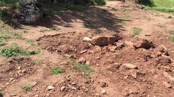 Los expoliadores acosan la Cueva de la Lobera, santuario ibero de Castellar