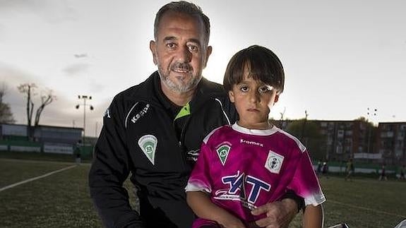 El niño refugiado de la zancadilla ya habla español