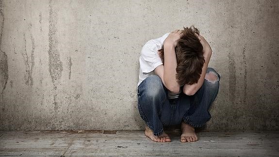 Un niño de 12 años denuncia en comisaría que su padre le pega por sus malas notas