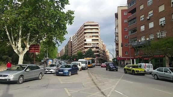 El drama del jienense: coche, lluvia y obras