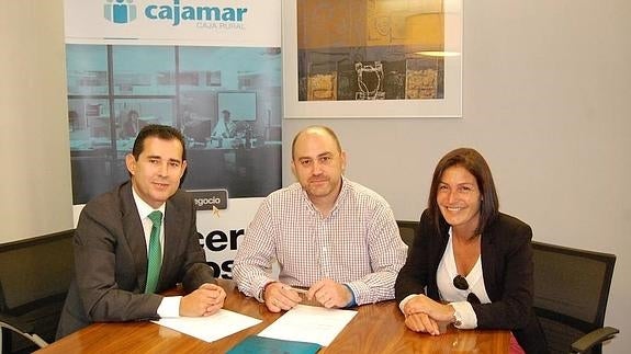 Cajamar y Almería Centro amplían su convenio de colaboración sobre servicios