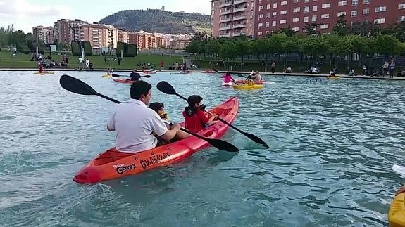 Kayaks en el Bulevar