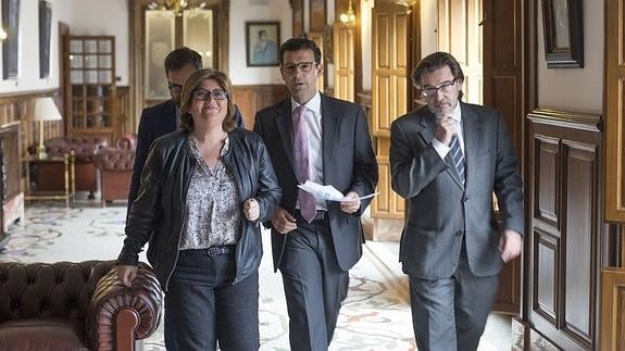 El Ayuntamiento reduce tres puestos directivos para ahorrar