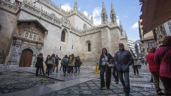La Capilla Real restaura un cuadro con ayuda del Museo Metropolitano de Tokio