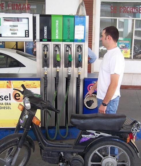 El gasóleo vuelve a superar la barrera del euro por litro