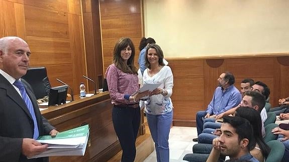 Unos 100 jóvenes participan en una jornada de trabajo sobre su incorporación a la actividad agraria y ganadera
