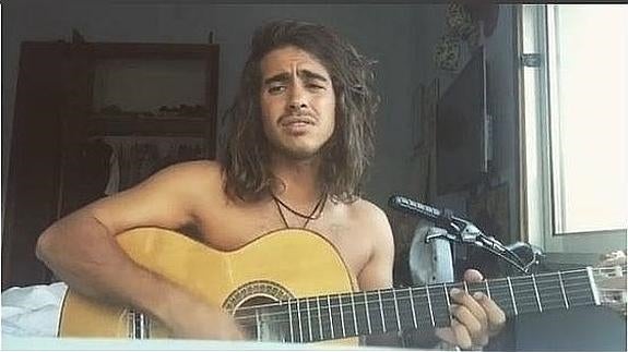 El hijo de Mariló Montero presume de voz en Instagram