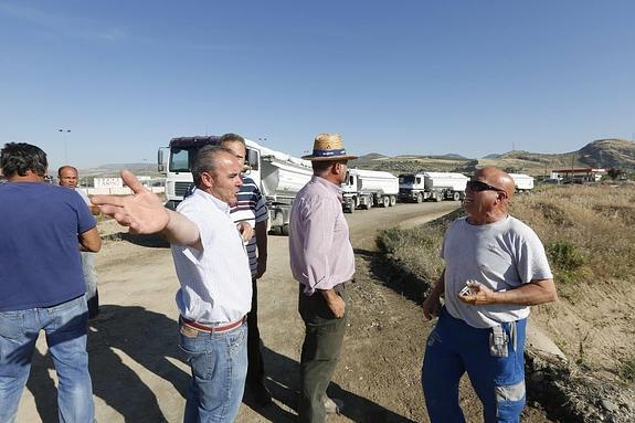 Cortan el acceso a la obra de la Segunda Ronda para pedir que arreglen las acequias