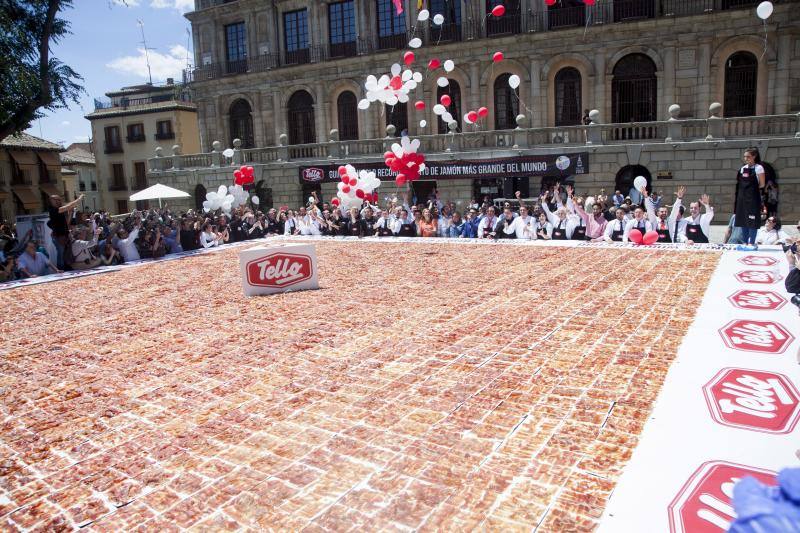 Un plato de 392 kilos de jamón cortados a mano para batir un Guinness