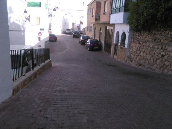 Investigan la muerte de una mujer, hallada al alba en una calle de Huelma