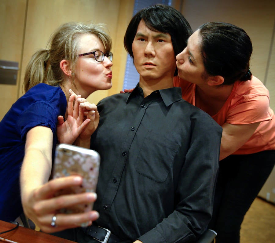 Este robot las vuelve locas