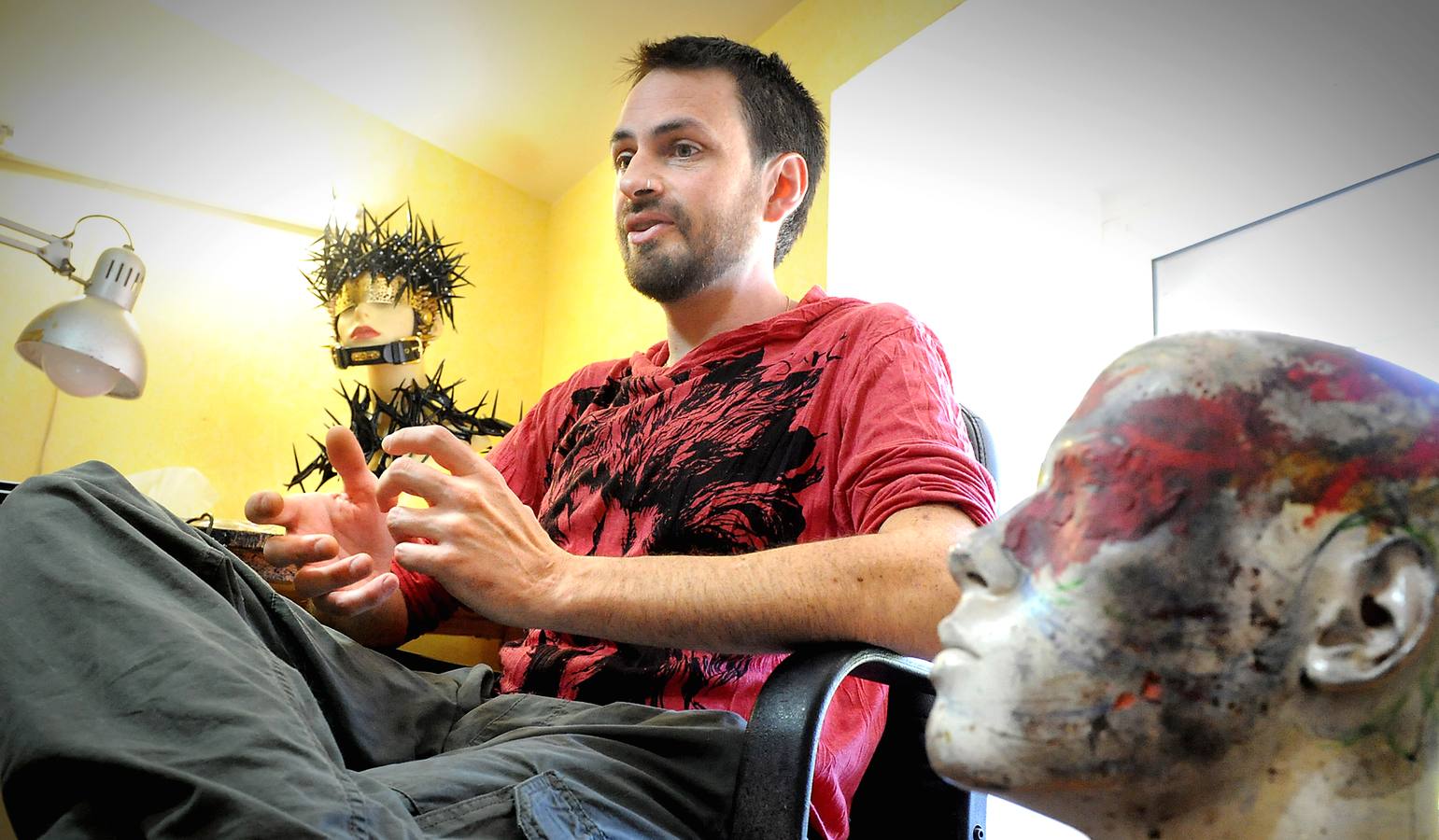 El artesano mileurista que fascina a las divas de la música