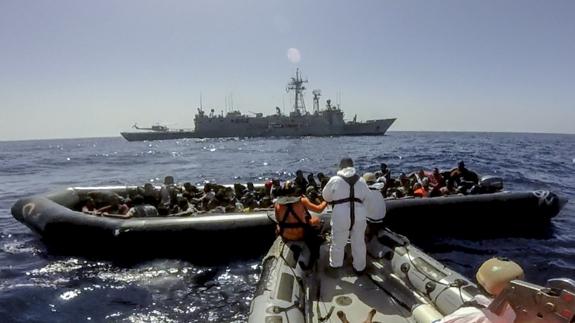 La fragata 'Reina Sofía' rescata a 241 migrantes en menos de 24 horas