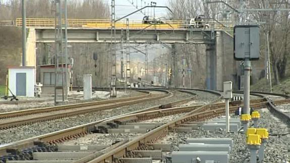 Una mujer muere decapitada por el tren cuando practicaba sexo en las vías