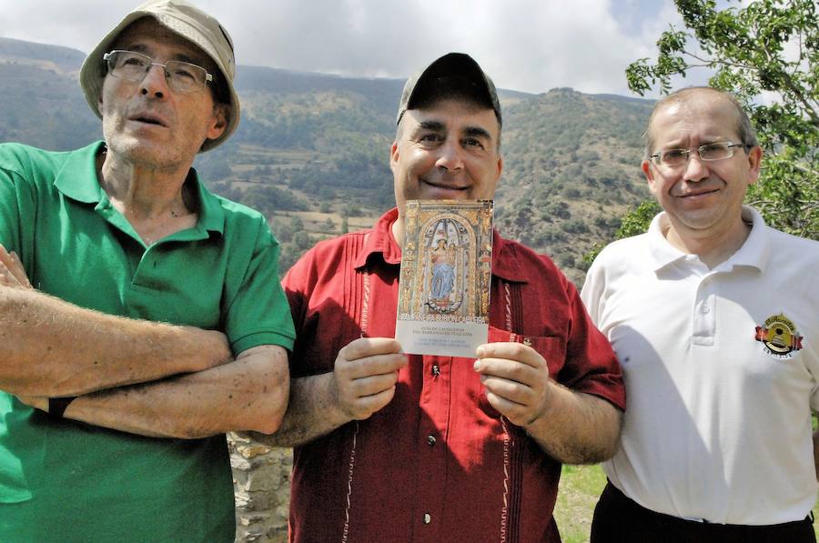El sacerdote del Barranco del Poqueira elabora una guía y abre los templos para que sean más conocidos