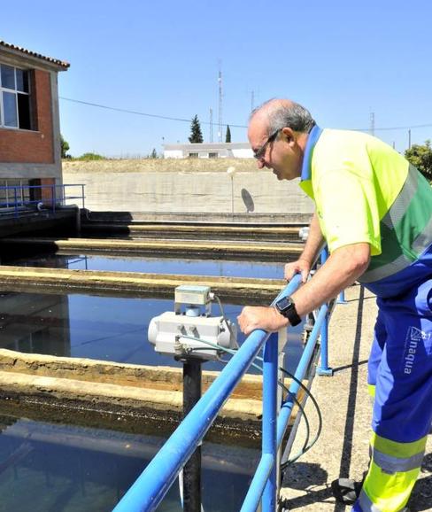 FACUA denuncia el alto coste de las llamadas a la empresa Linaqua
